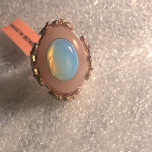 A woman’s size 10 ring